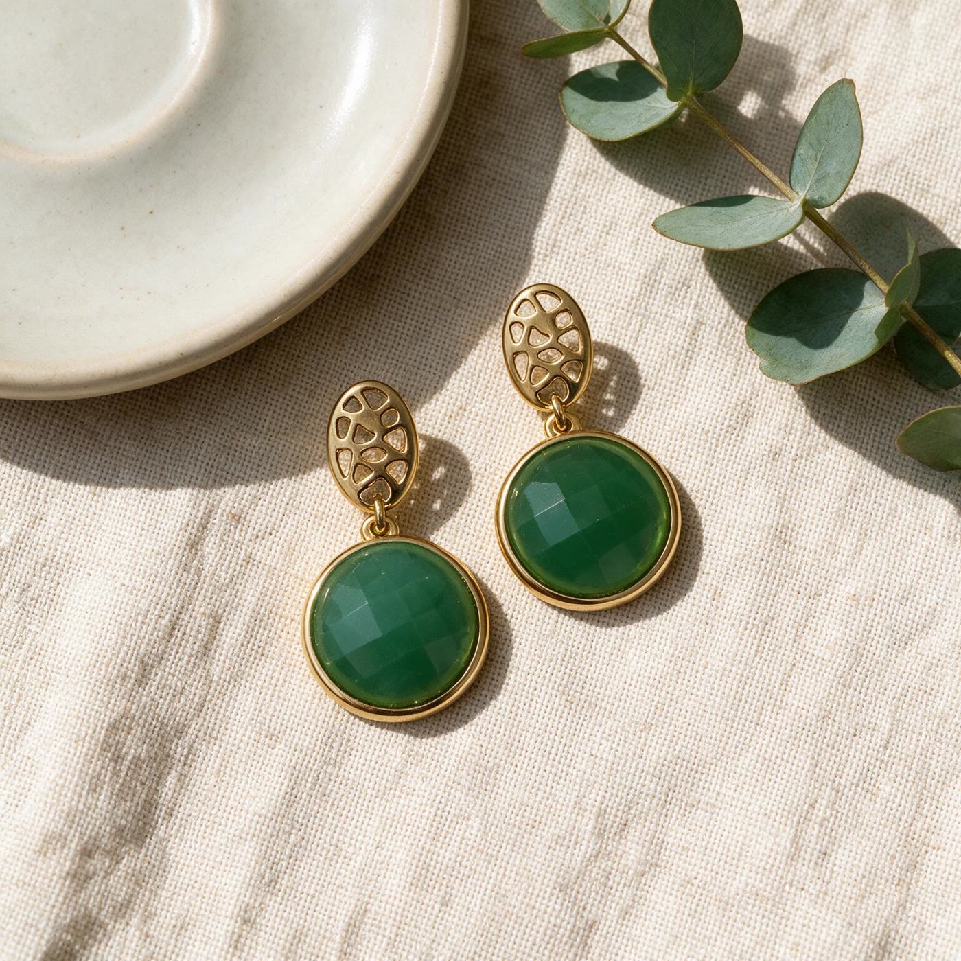 BRINCO PEDRA NATURAL COR "VERDE" BANHADO A OURO - Imagem 2