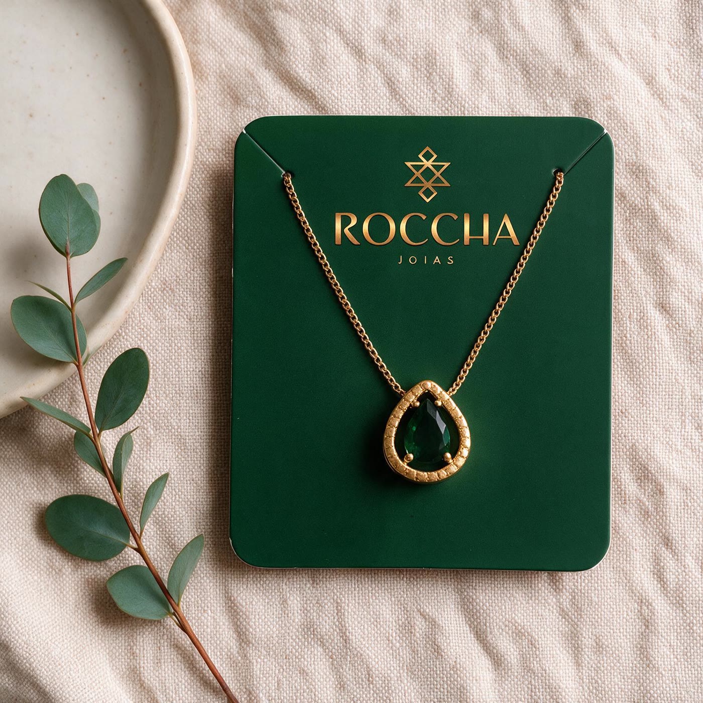 COLAR CORRENTE VENEZIANA COM PINGENTE GOTA COM ZIRCÔNIA VERDE E MICROZIRCONIAS BRANCAS BANHADO A OURO