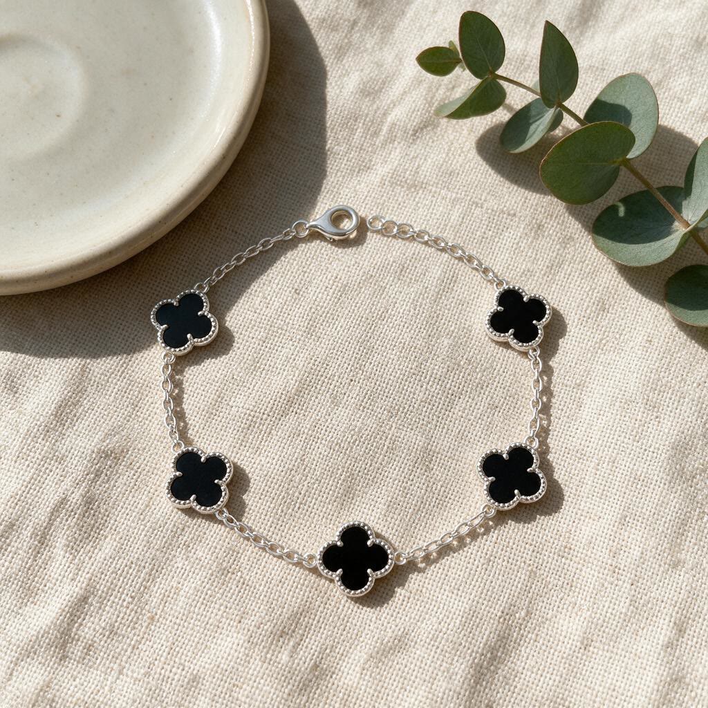 PULSEIRA TREVO NA COR PRETA PRATA 925 DE LEI - Imagem 2