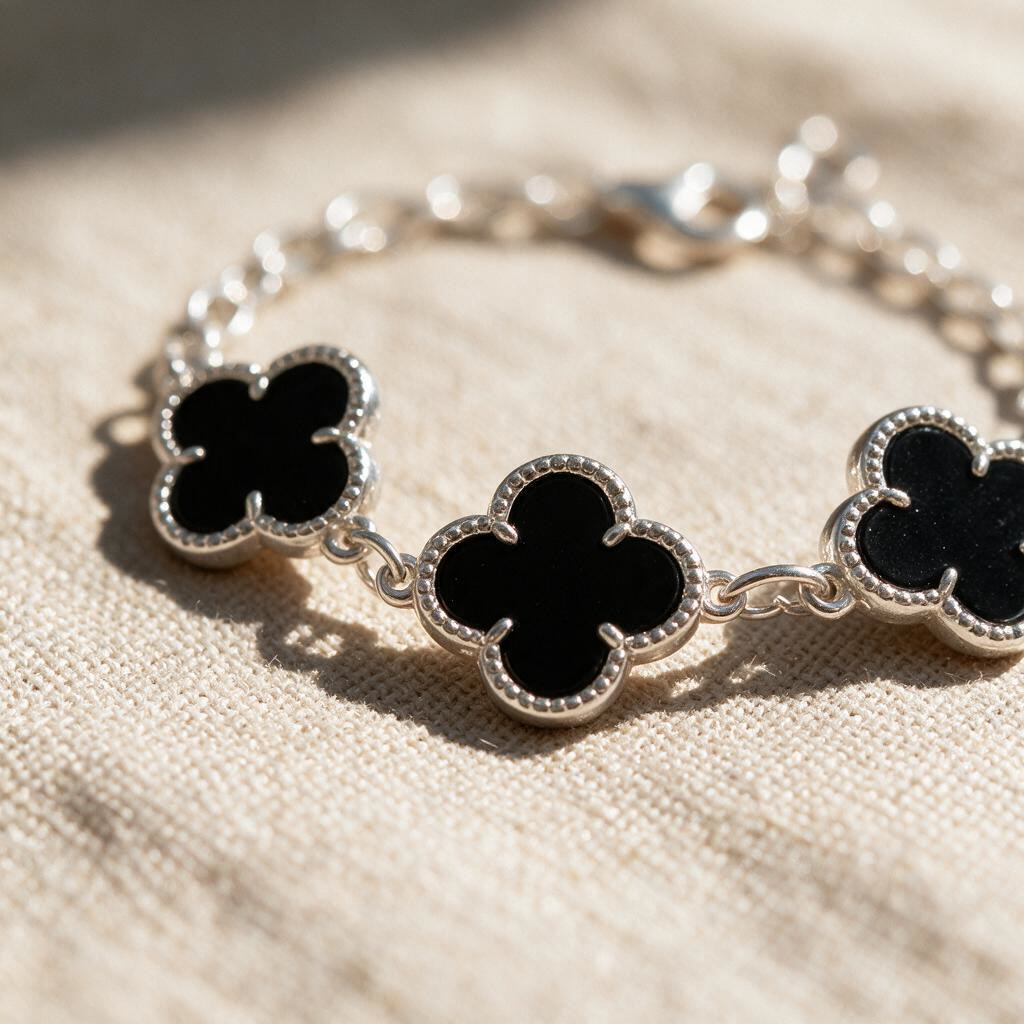 PULSEIRA TREVO NA COR PRETA PRATA 925 DE LEI - Imagem 4