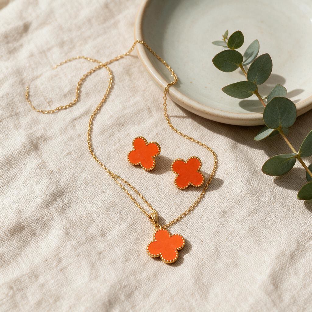 CONJUNTO COLAR E BRINCOS DE TREVO LARANJA BANHADO A OURO - Imagem 2